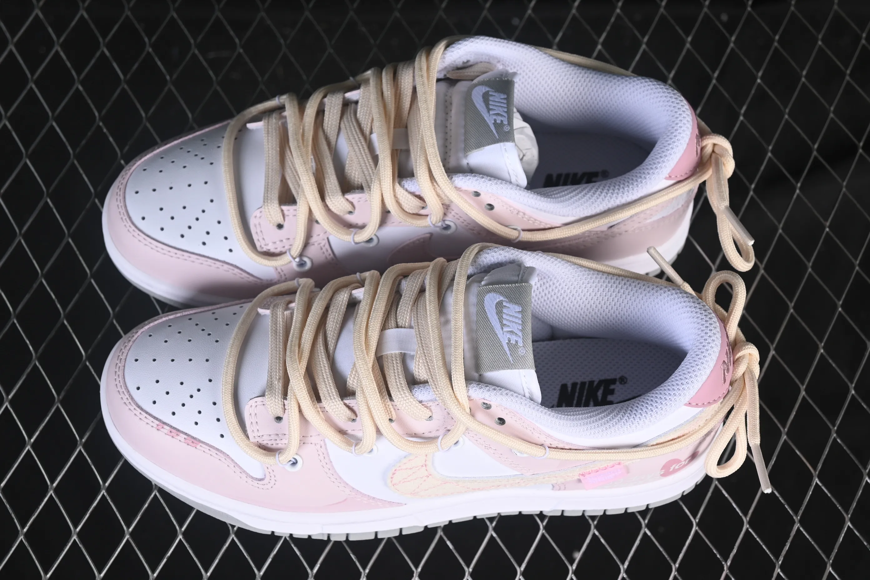 All categories Nk SB Dunk Series Nk SB Dunk Low High-end customized low-top sneakers Nike SB Dunk Low Valentine's Day pink straps low-top casual sneakers DD1391-103